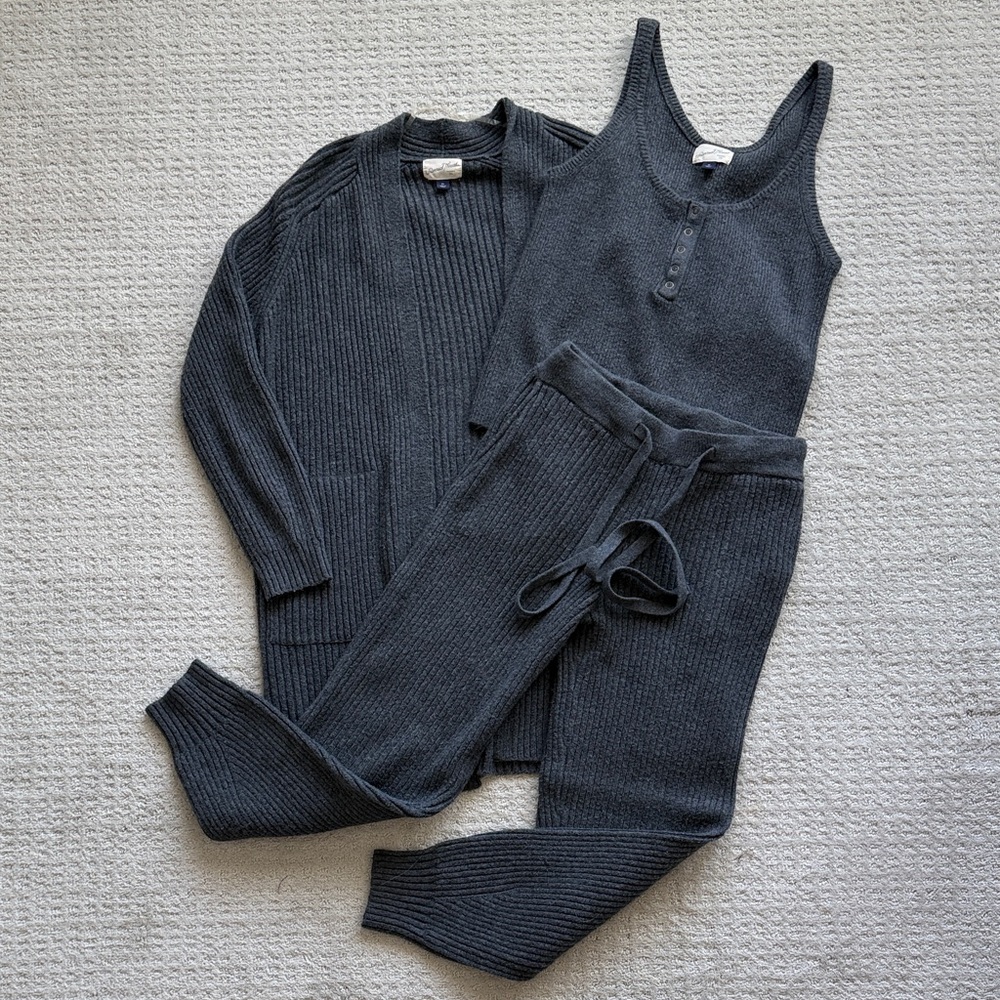 Women’s Universal Thread 3 piece set in gray cardigan, tank and joggers